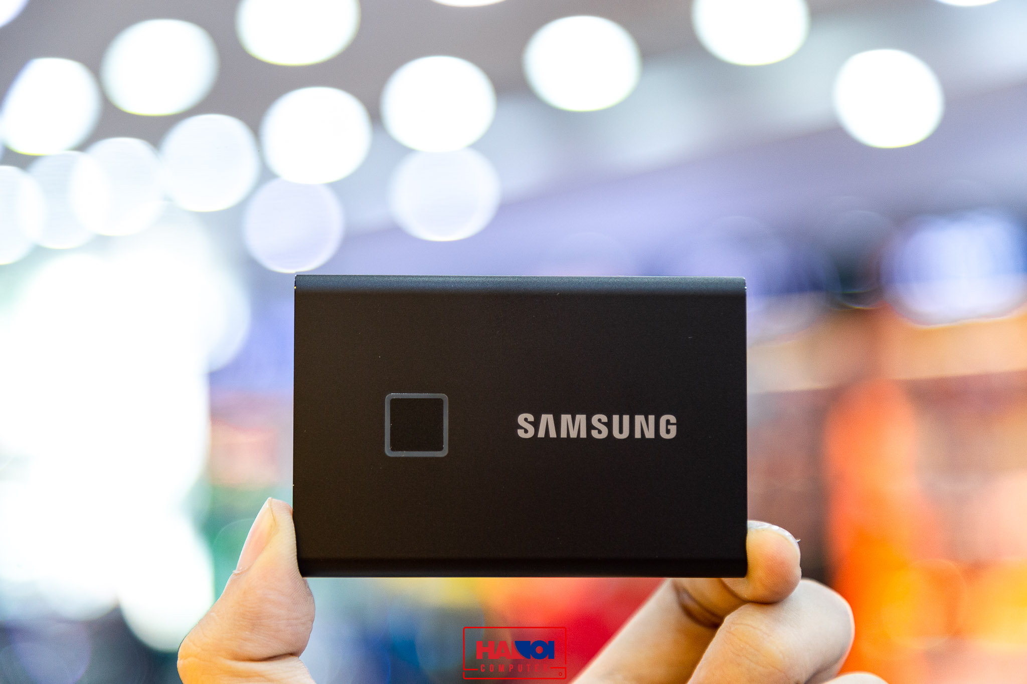 Ổ Cứng Di Động SSD Samsung T7 Touch Portable 1TB  2.5 inch USB 3.2 đen